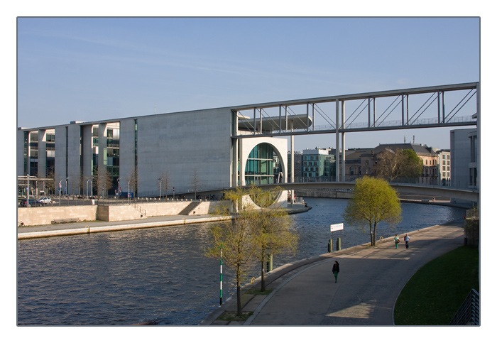 Paul-Löbe-Haus an der Spree