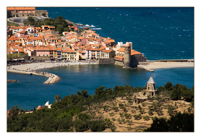Blick auf Collioure und die Windm&uuml;hle
