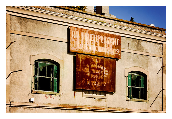 Firmenschild, alte Reism&uuml;hle in Port-Saint-Louis-du-Rh&ocirc;ne, Frankreich