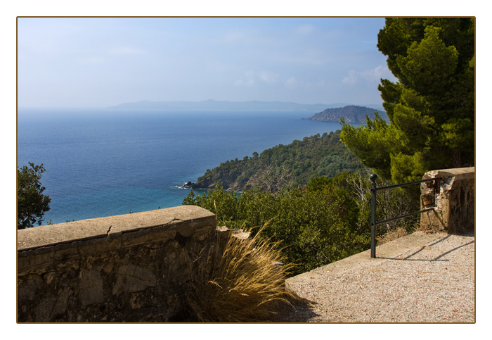 ein Blick zur&uuml;ck auf die K&uuml;ste, Le Haut Rayol