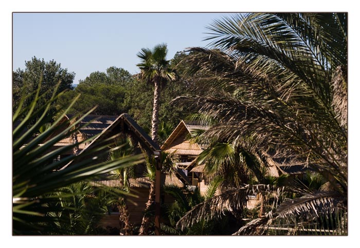 Campingplatz mit verschiedenen Themenh&auml;uschen