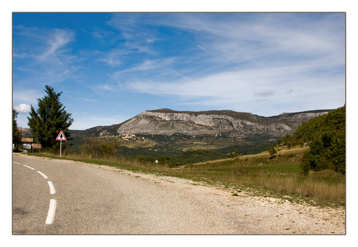 Barg&egrave;me im Hintergrund vor den Bergen
