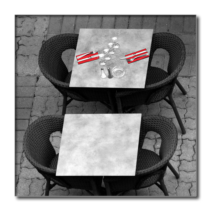 Tischgedeck, Restaurant-Terrasse in Moustiers Sainte Mari