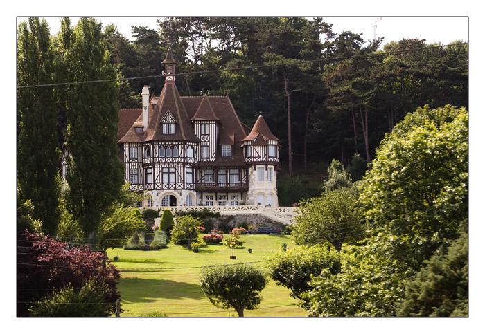Fachwerkhaus an der Küstenstrasse bei Deauville