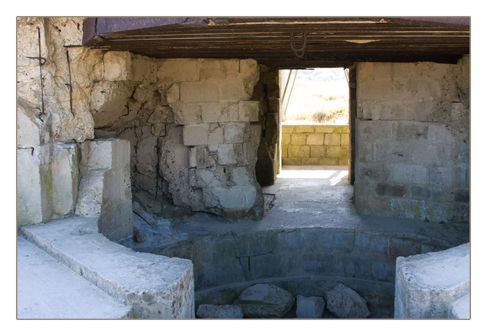 Innenraum eines Bunkers, Gedenkstätte Pointe du Hoc