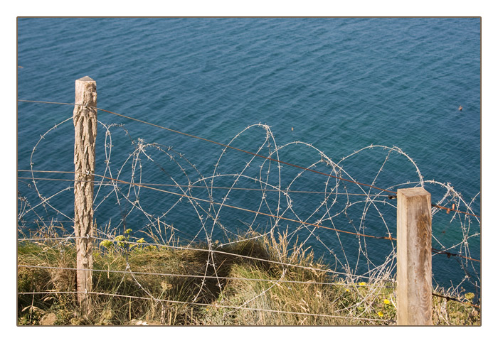 Stacheldraht an Steilküste, Gedenkstätte Pointe du Hoc