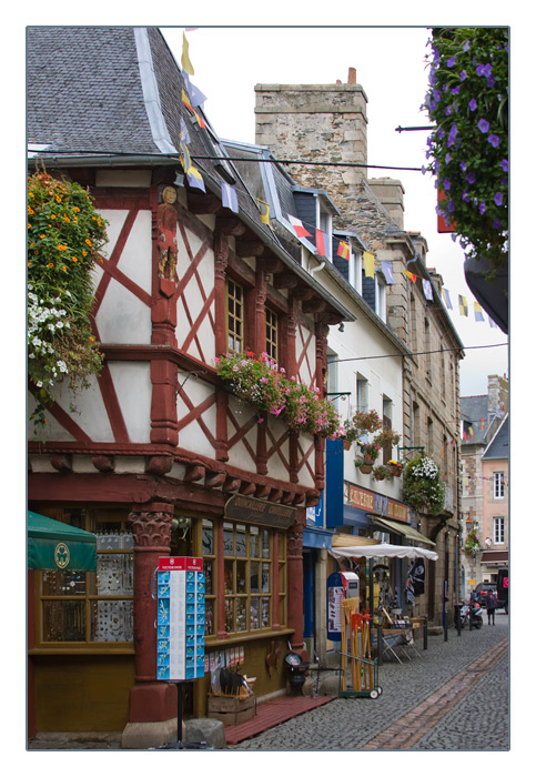alteingesessene Eisenwarenhandlung, Stadtbesichtigung von Paimpol