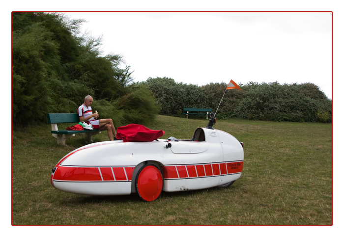 Velomobil-Liegedreirad, gesehen in Saint-Pol-de-Léon