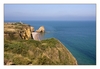 Ranger Memorial (li) an Steilküste, Pointe du Hoc, Calvados, Normandie