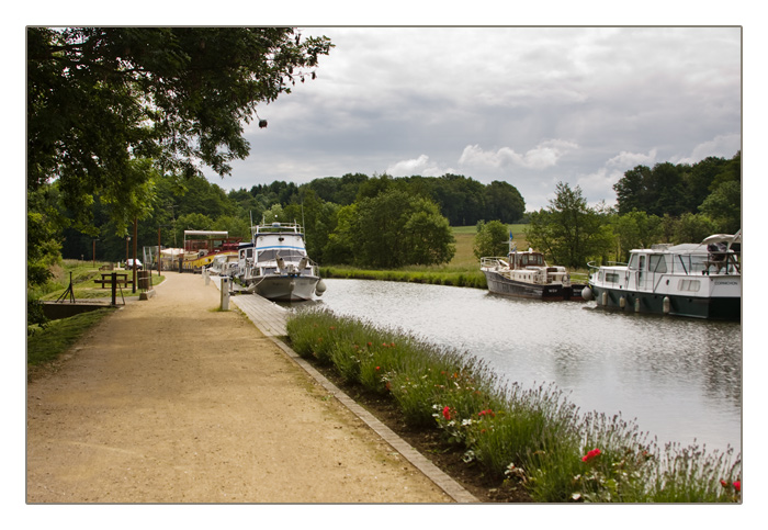 am Canal du Rh&ocirc;ne, Montreux-Ch&acirc;teau