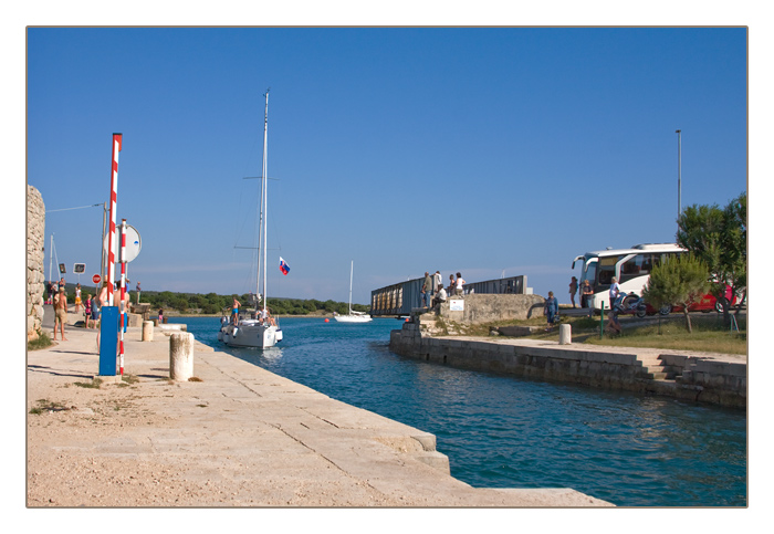 die Drehbr&uuml;cke von Osor, am Kanal zwischen der Insel Cres und Lošinj (Losinj), Kroatien