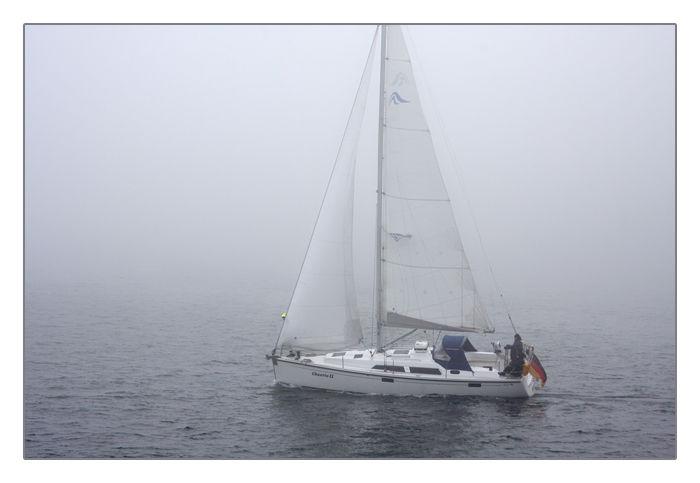 Segelschiff auf der Ostsee im Nebel