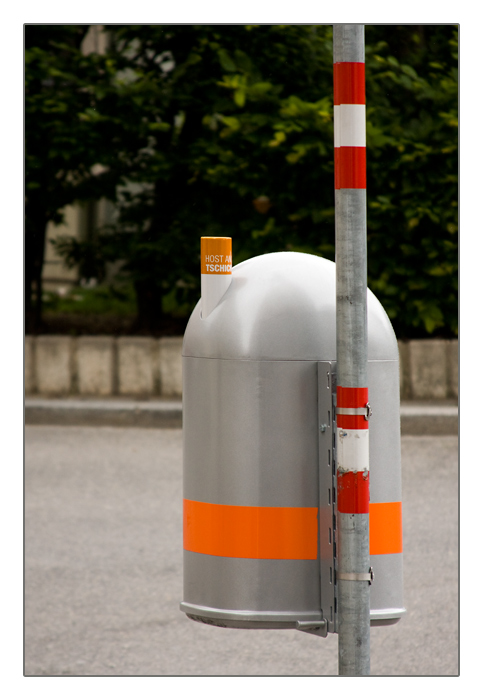 Papierkorb mit Extrabeh&auml;lter f&uuml;r Zigarettenkippen